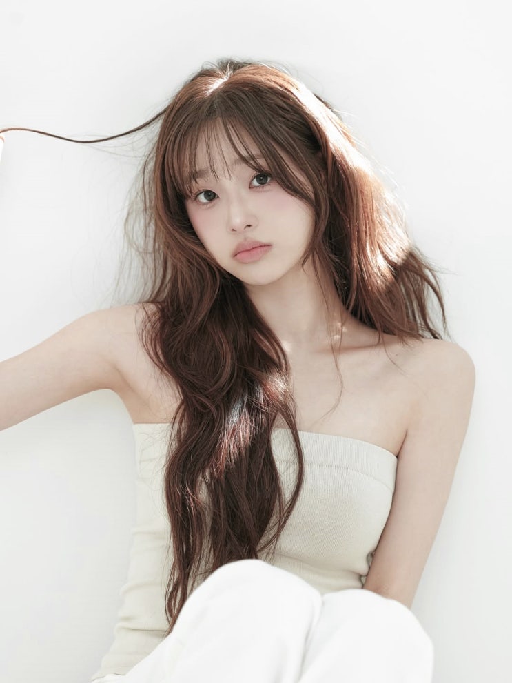  츄 긴머리 화보 공개, 튜브탑으로 완성한 청순 비주얼