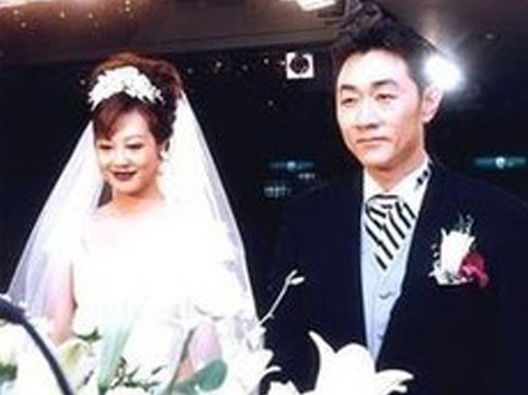  여배우와 6년만 이혼 미국 떠나 옛 연인과 재혼 후 대박난 톱스타 근황 , 여배우와 이혼 후 미국으로 떠났던 톱스타…옛 연인과 재회해 재혼 후 제2의 전성기 맞은 허준호 근황