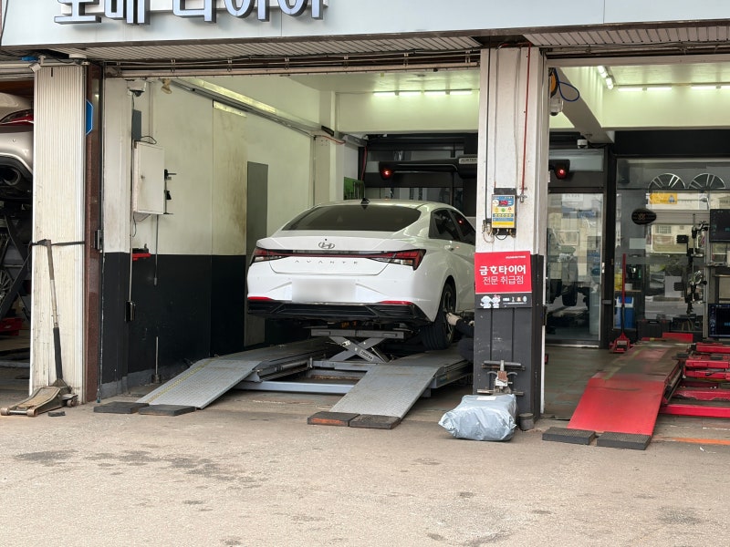 아반떼CN7 관리일지 - 차 뽑고 한 번도 안 바꾼 타이어를 교체하면 어떤 일이 일어날까? / 한국....