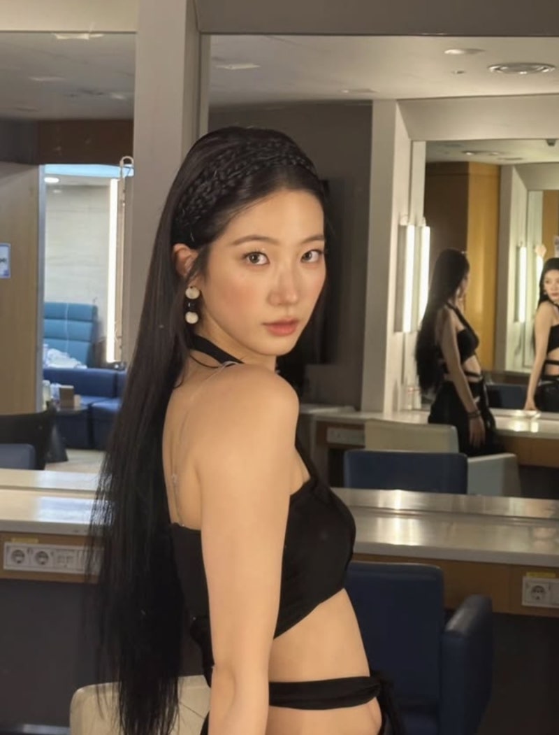 "발레리나 출신은 다르네" 카즈하 블랙 홀터넥 연예인패션