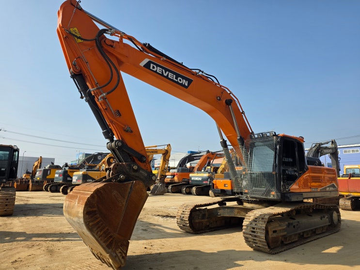  디벨론 두산 DX320LC 2024년식 가동2800시간 10 궤도형 중고굴삭기