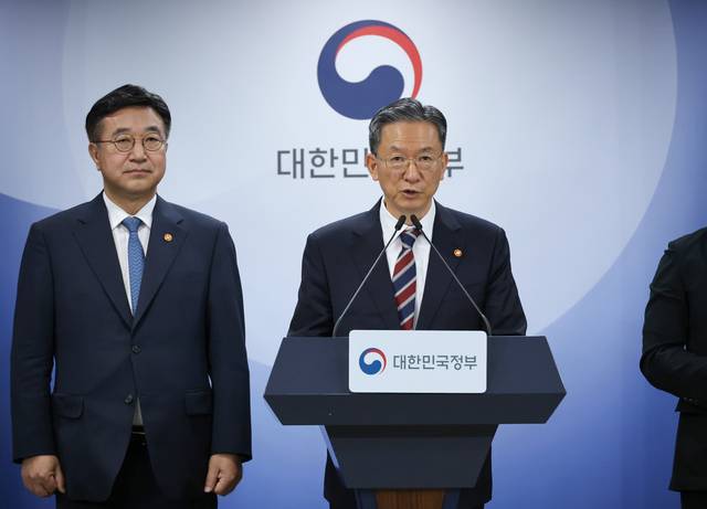 <b>정성호</b> 법무장관 "투표용지... 부정선거 음모론엔 <b>단호 대응</b>"
