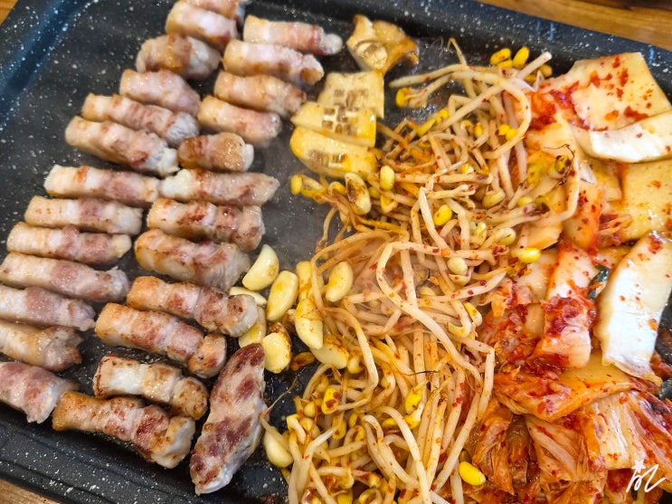  내돈내산 [마곡나루 맛집] 도니랑 김치생삼겹 - 김치와 생삼겹의 조합이 좋은 고깃집