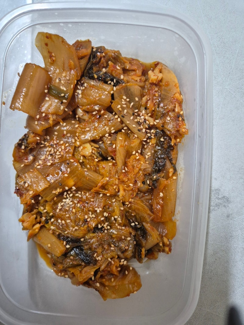신김치 너무 시다면? 김치 씻어서 만드는 초간단 김치볶음 레시피