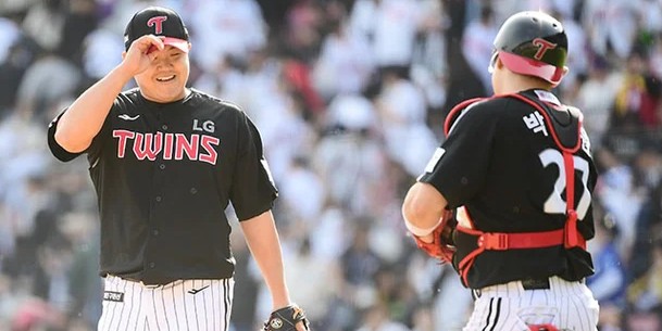 LG 트윈스 <b>장현식 역투</b>, NC에 5-4로 역전승