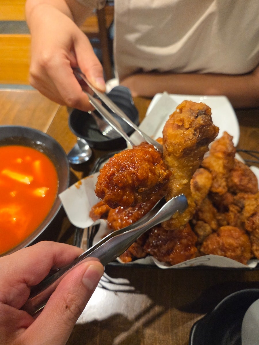 교촌치킨 증산점 사진 6