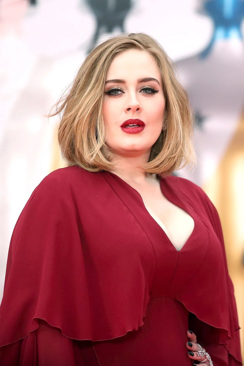 아델(Adele) 'Hello' 발매 비하인드: 폴더폰의 비밀부터 2026년 최근 근황까지 총정리