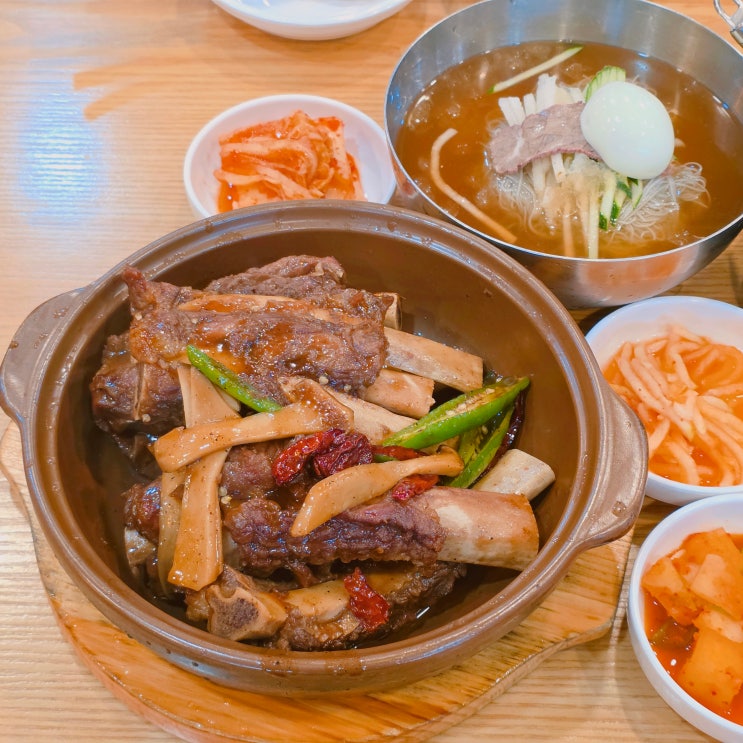 명동 함흥냉면 맛집 강남면옥 명동점 점심메뉴 추천 소갈비찜 & 물냉면