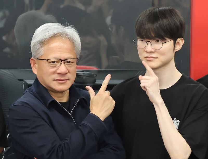 젠슨 황이 방한 3일 연속 PC방을 찾은 이유, 페이커부터 장병규·김택진까지