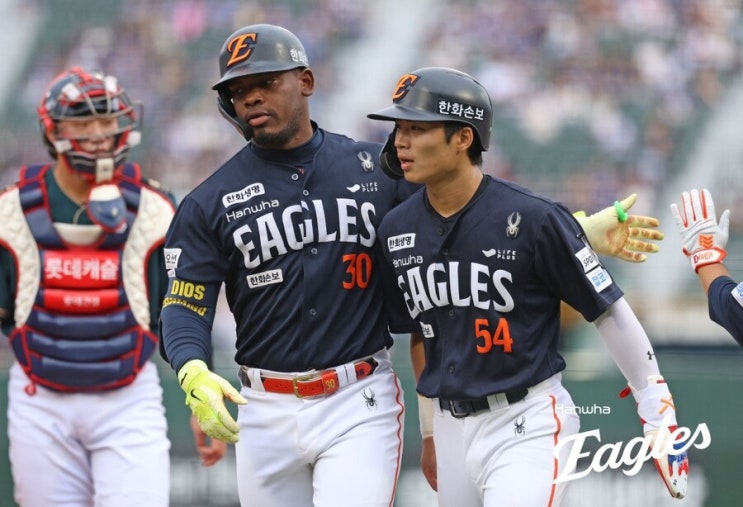 페라자 <b>선제 투런포</b>+오재원 4안타…한화, 롯데 3연전 싹쓸이