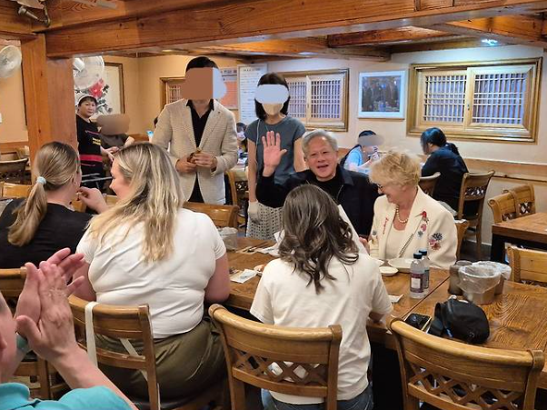 이어 삼계탕까지…‘한국 보양식’에 반해 팁까지 쏜 <b>젠슨 황</b>
