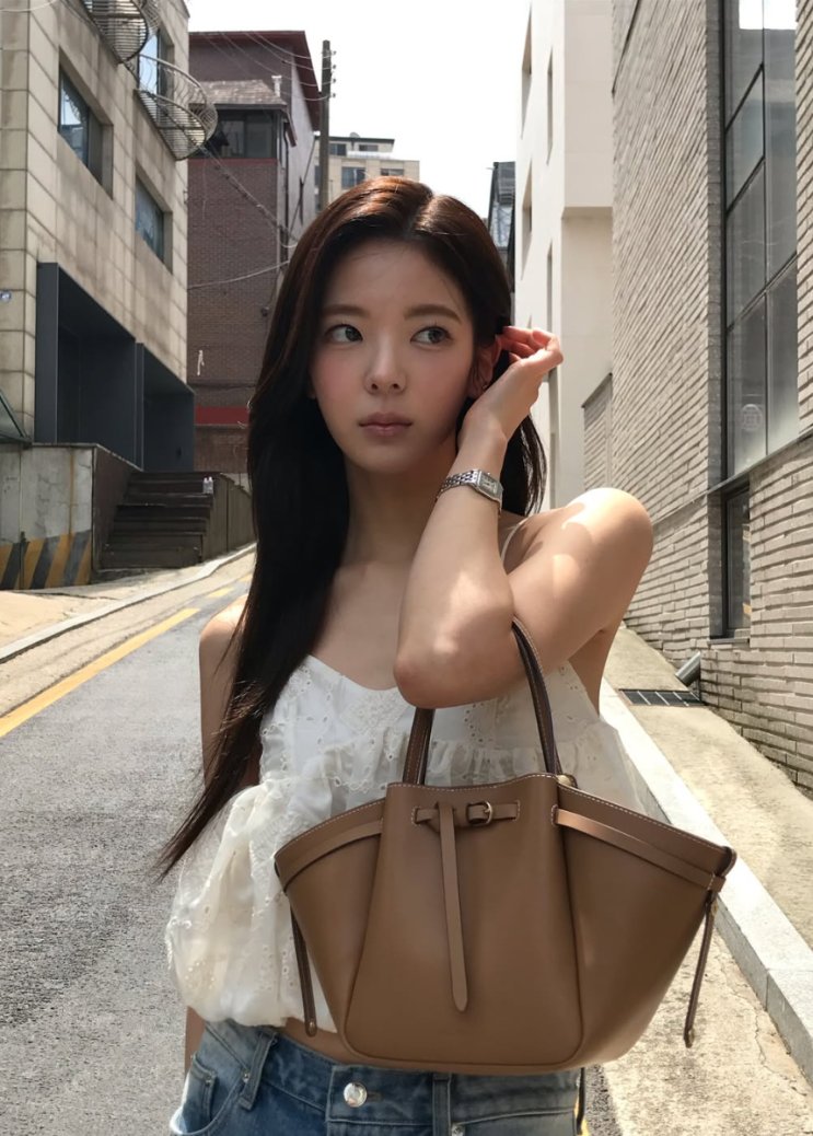  [셀럽패션] 리아 사복 패션 꾸안꾸 정석 데님 코디 탐정