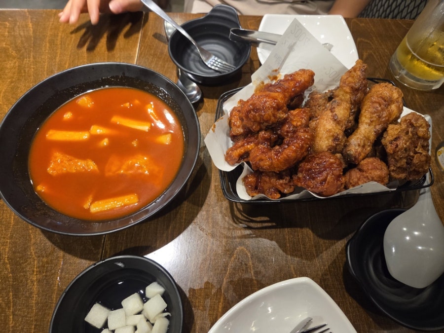 교촌치킨 증산점 사진 1