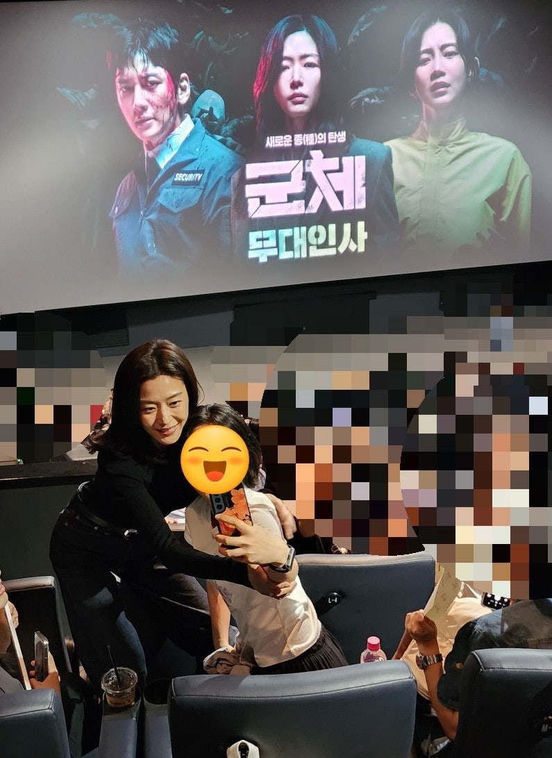 최고의 팬서비스! 셀카 성공!!!영화 무대인사 - 전지현배우님, 지창욱배우님, 신현빈배....