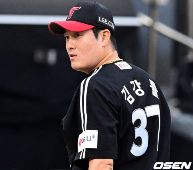   "14억 FA 맞아?" LG 김강률, 복귀 후 첫 위기서 무너진 이유