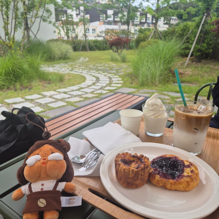  용인 처인구 야외 정원이 예쁜 대형카페 아이소