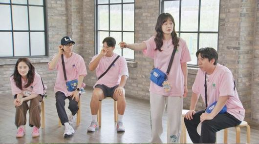 '런닝맨' 하차 후 생활고…'카페 알바' 전소민, 깜짝 복귀