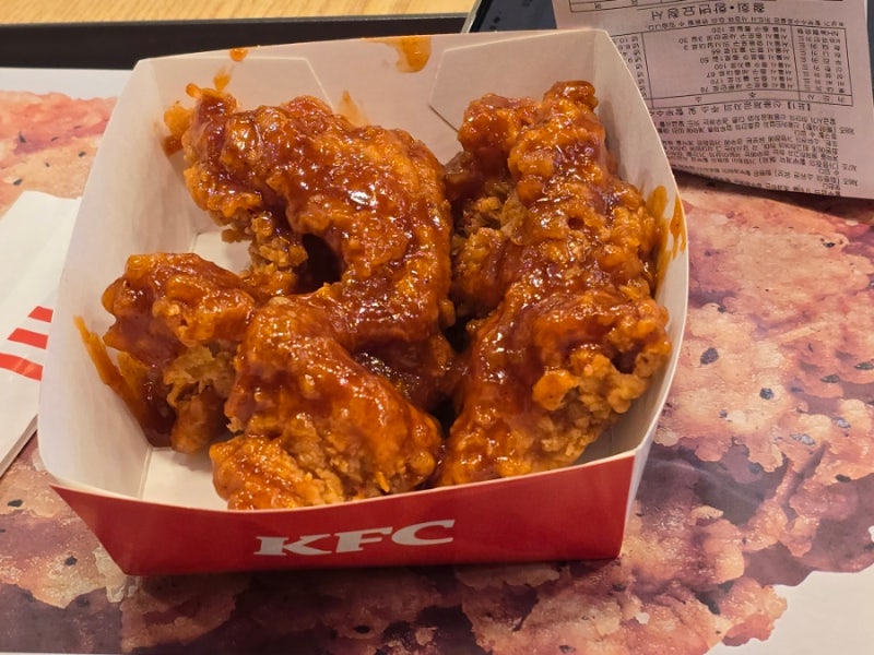 kfc 갓양념통다리 치킨 리뷰. 가격 3800원 308킬로칼로리 치킨나이트 1+1 맞춰서 2개를 3800원에 ....