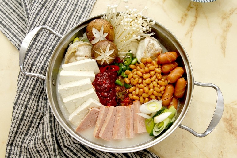 땅스부대찌개 제주신촌점 사진 2