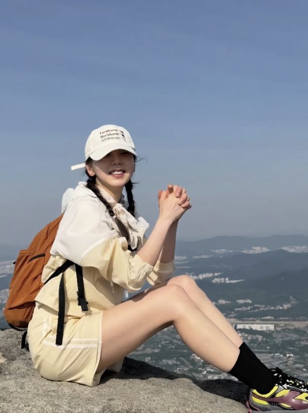  안소희 관악산 45kg 몸매, 숨겨진 하체 근육 드러낸 완벽 등산룩