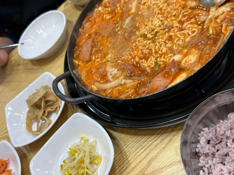 김뚜껑부대찌개 다산역점 사진 5