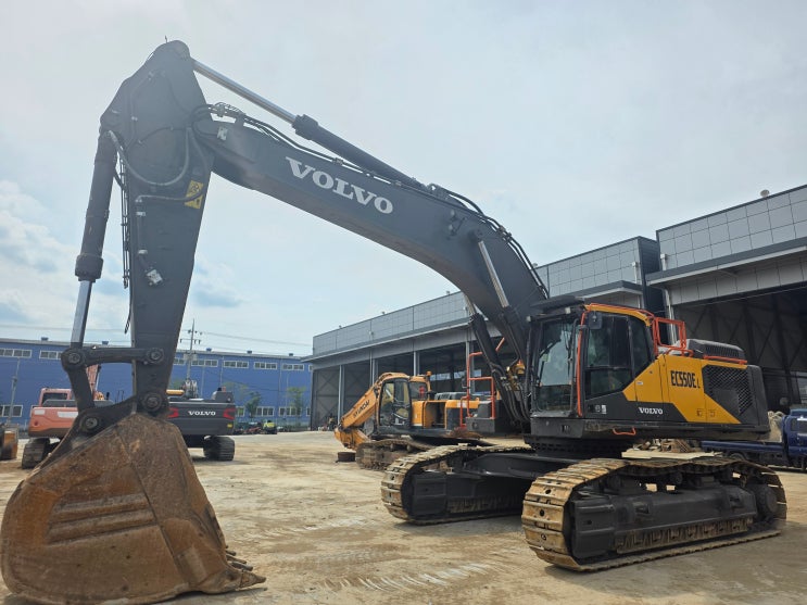  볼보 EC550EL 2022년식 뿌레카라인 가동만시간대 13이상 궤도형 중고굴삭기