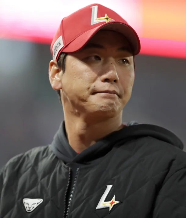 SSG 김광현, 쓰러진 팬 구한 ‘시민 영웅’ 찾는다…CPR·AED로 생명 살린 관중 공개 수소문 총....