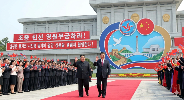 김정은과 <b>북중</b> 전략동맹 강화 선언…국제 정세 속 핵심 <b>협력</b>... 
