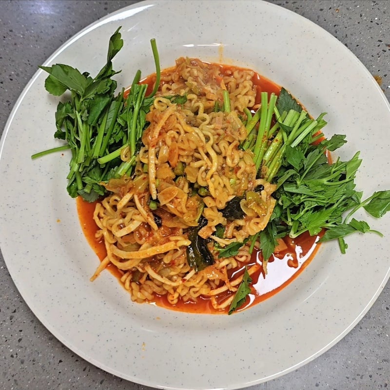 윤남노 셰프 진미채 오징어짬뽕_자작한 국물 불맛라면
