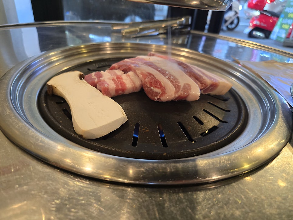 Yukdeokdwaeji Hwamyeongjeom photo 3