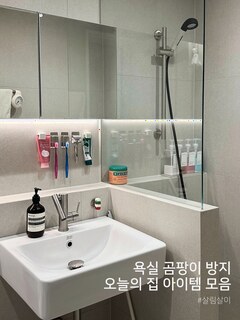  아쿠아 스텐 칫솔 걸이 세트 - 위생적인 욕실 공간 정리를 위한 모듈형 수납 시스템