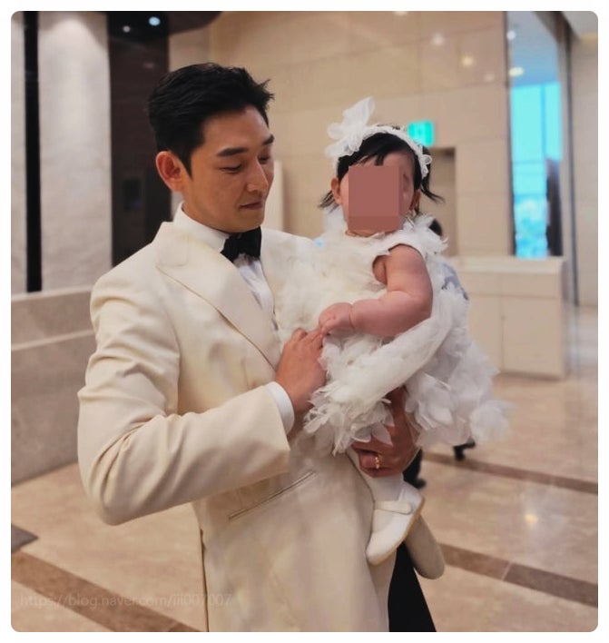 결혼 하루 전 발표하더니 배우 강신효가 돌 지난 딸의 존재까지 숨겨야 했던 진짜 이유