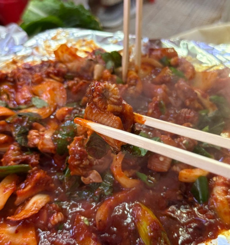 [부산/남포동] 자갈치시장 연탄 꼼장어 맛집 ”빨간모자 2번원조” 현지인 감성 가득한 노상 ....