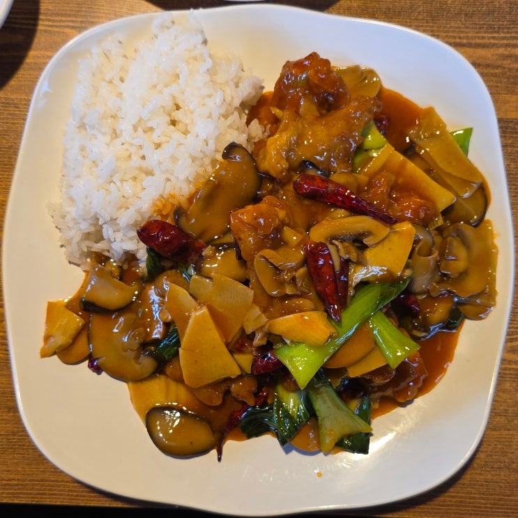  [연희동 라이라이 본점] 연희동 중국집 맛집: 메뉴 - 라조기밥과 군만두