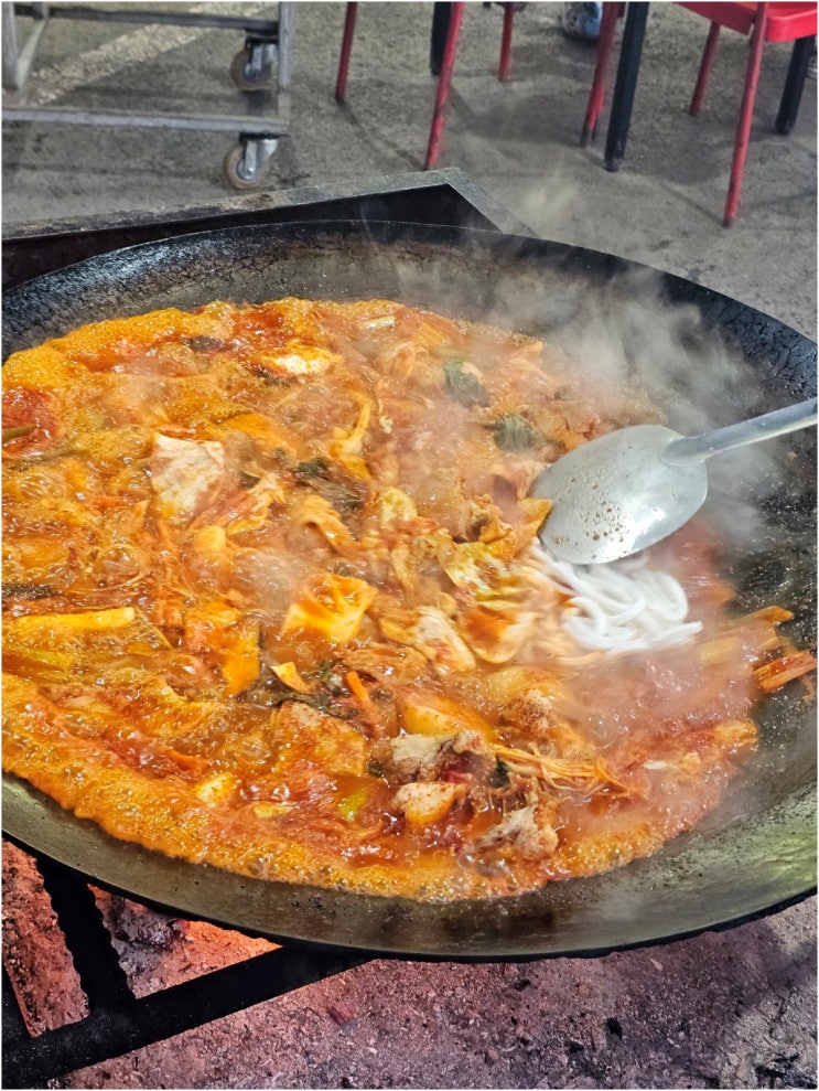  가평 맛집 유명산흥부네솥뚜껑닭볶음탕 워크샵 모임 식사로 좋은 곳