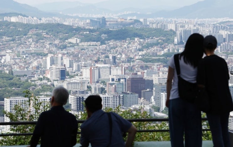 <b>이대통령</b> "<b>보유세</b> 올려야 한다" 발언, 부동산 시장 들썩