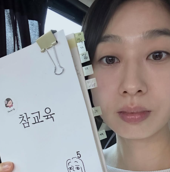  김희철이 DM까지 보냈다는 참교육 우진엄마...박지연 배우 대체 누구길래?