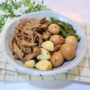 돼지고기 장조림 레시피 돼지고기 안심 꽈리고추 메추리알 장조림 만들기