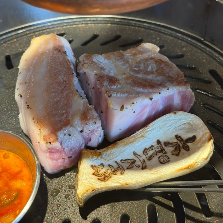  [연남동 고기 구워주는집] 홍대 두툼하고 육즙가득한 김치 삼겹살 맛집, 돼지명가