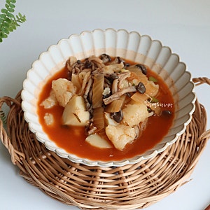 얼큰 김치 수제비 만들기 감자 수제비 반죽 레시피