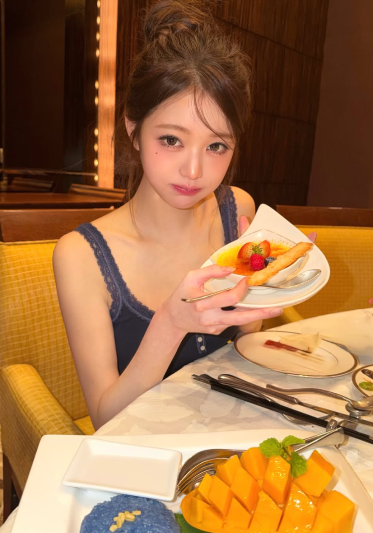  [셀럽패션] 장원영 식당 패션 탐정! 미우미우 가방과 벨루어 팬츠 어디꺼?