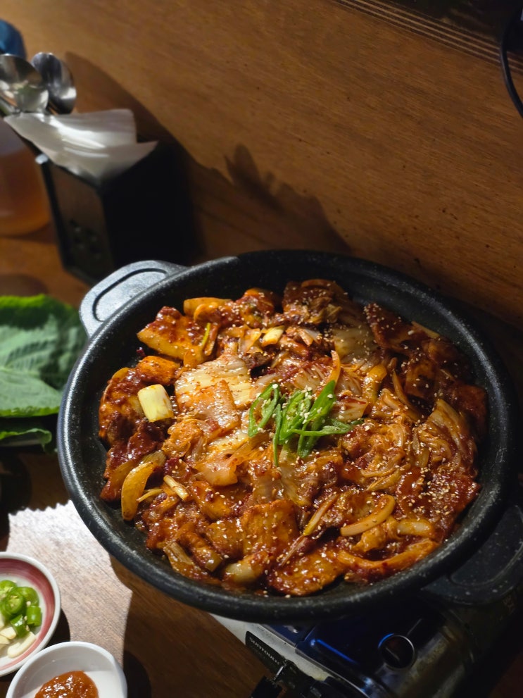  [문래역 맛집] 레트로 감성 가득한 뚝딱 문래점, 중독성 넘치는 돼지김치구이와 뚝딱볶음밥 솔직 후기