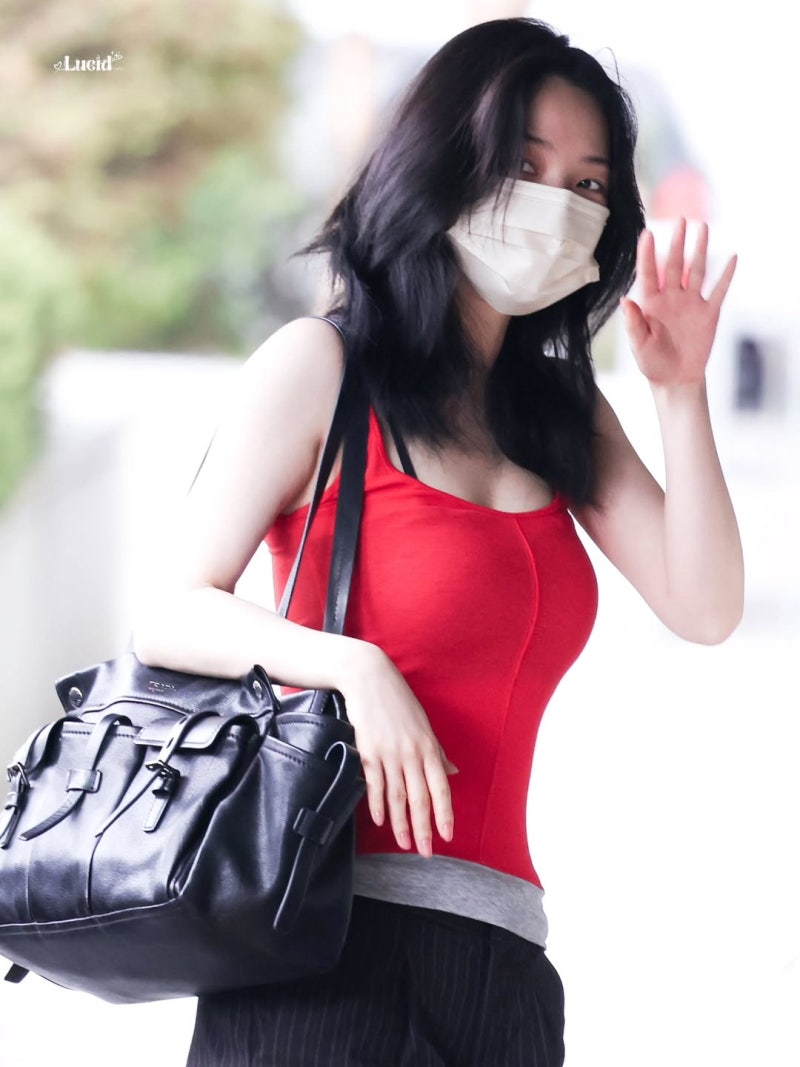 레전드 찍은 에스파 카리나 KBS출근길 사복패션