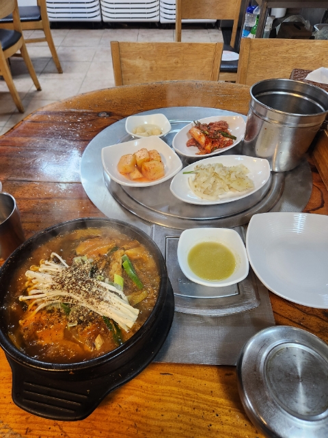 황토밭왕족발감자탕 직영점 사진 3