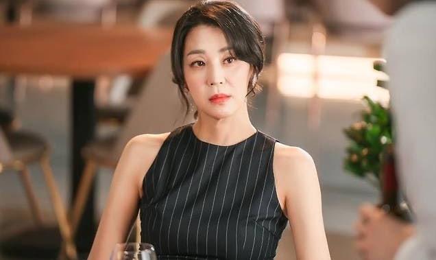 한고은, 4년 만의 드라마 복귀…완벽함 뒤 비밀 품은 '야망의 화신' 나세리 변신 ('가족관계증....