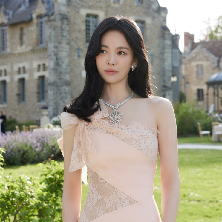  프랑스 파리 근교에서 열린 쇼메 행사에 간 송혜교