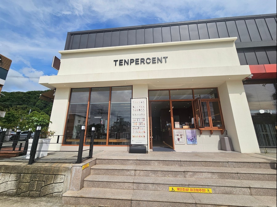텐퍼센트커피 포항철길숲점 사진 1