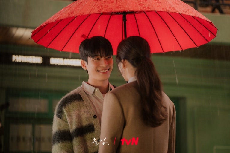 대치동 밤을 뒤흔든 사제 로맨스 — 정려원·위하준 주연 tvN 드라마 《졸업》 완전 분석