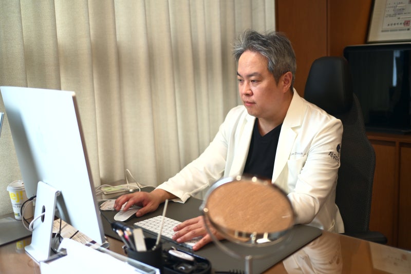 원형탈모증 원인은? 강남병원이 말하는 초기 신호와 관리 방법
