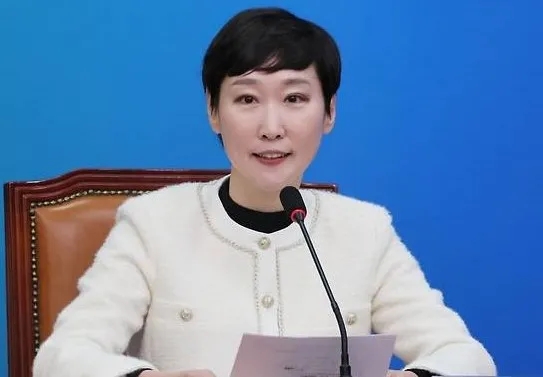 <b>이지은 대변인</b> 발언 논란, 민주당 내부 파장 왜 커졌나?